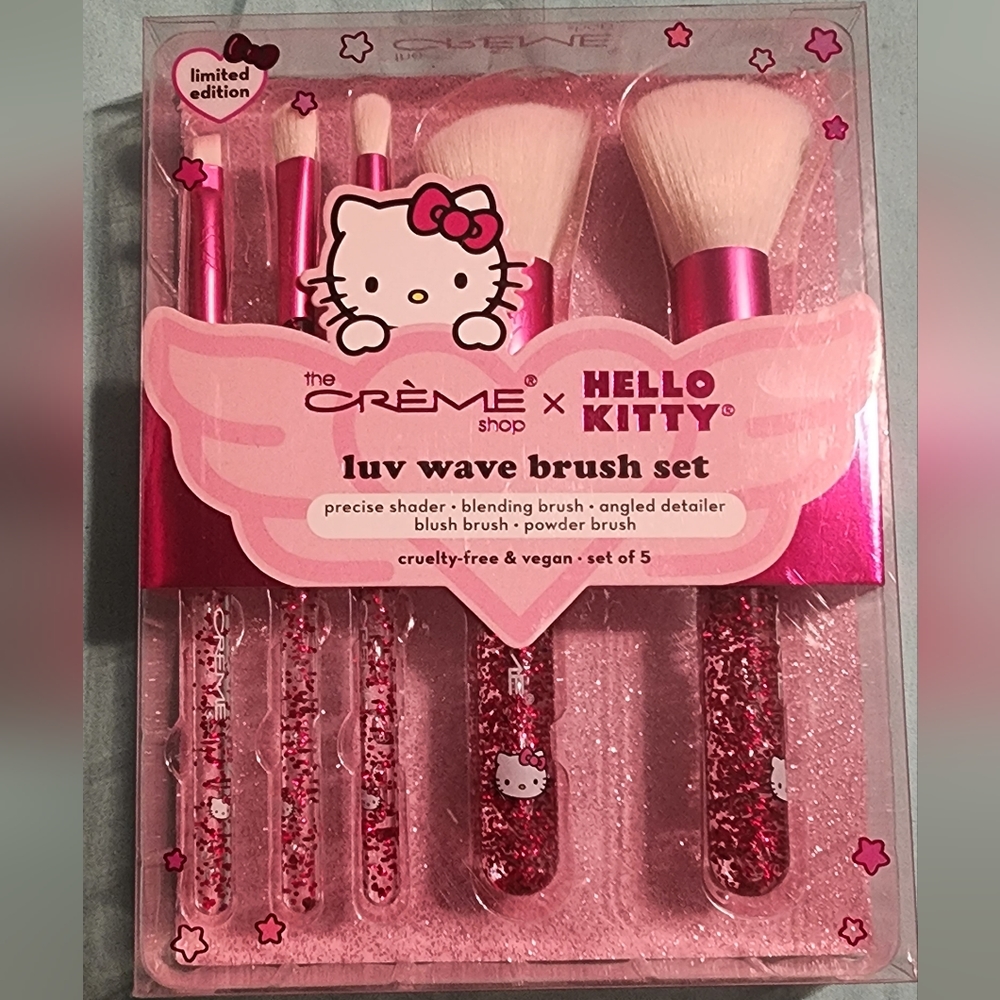 The CREME Hello Kitty Makeup Brush set.